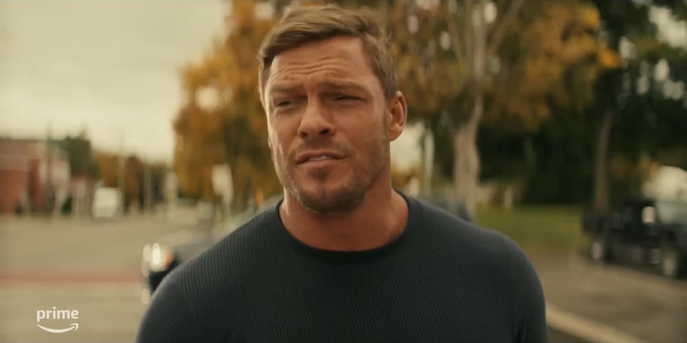 Alan Ritchson walks away from a minvan and prefers not to get involved in 'Reacher'