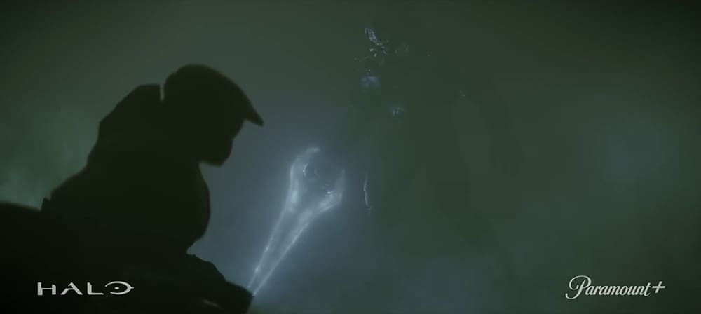 A Covenant Elite menaces the Chief with an energy sword in 'Halo' Season 2